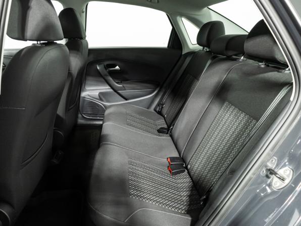 Volkswagen Polo V Рестайлинг с пробегом 2018 года, цена 1 175 900 рублей, 88371 км, седан, Автокод Объявления
