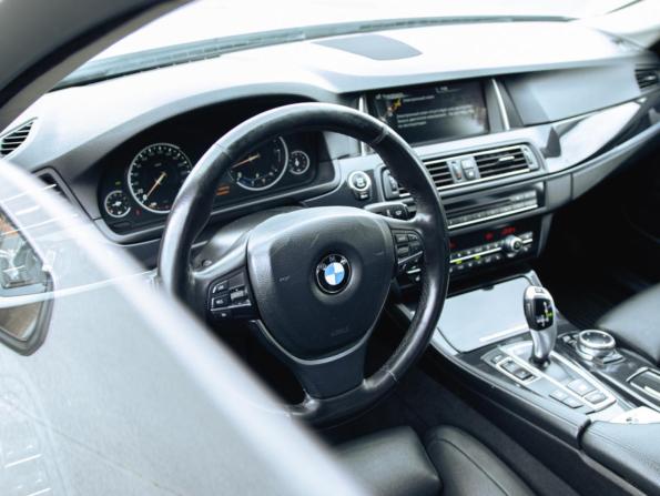BMW 5 серии VI (F10/F11/F07) Рестайлинг с пробегом 2013 года, цена 1 685 000 рублей, 374492 км, седан, Автокод Объявления