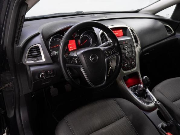 Opel Astra J с пробегом 2011 года, цена 650 000 рублей, 220621 км, хэтчбек, Автокод Объявления