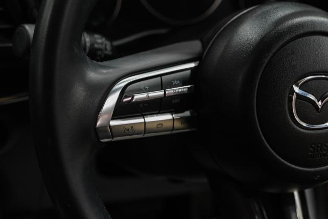 Mazda 3 IV (BP) с пробегом 2021 года, цена 1 869 000 рублей, 28000 км, хэтчбек, Автокод Объявления