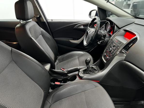 Opel Astra J с пробегом 2011 года, цена 820 000 рублей, 133897 км, хэтчбек, Автокод Объявления