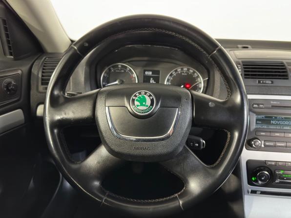 Skoda Octavia II (A5) Рестайлинг с пробегом 2011 года, цена 529 900 рублей, 233264 км, лифтбек, Автокод Объявления