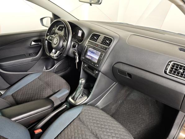 Volkswagen Polo V Рестайлинг с пробегом 2019 года, цена 1 151 000 рублей, 114829 км, седан, Автокод Объявления