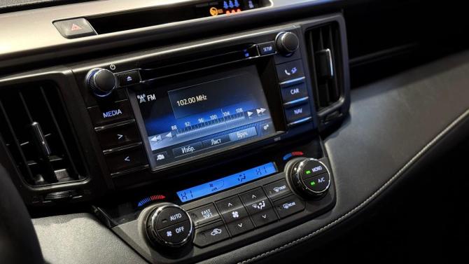 Toyota RAV4 IV (XA40) Рестайлинг с пробегом 2015 года, цена 2 348 000 рублей, 120952 км, внедорожник, Автокод Объявления