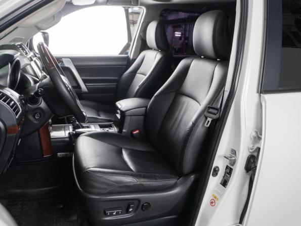 Toyota Land Cruiser Prado 150 Series Рестайлинг 1 с пробегом 2015 года, цена 3 949 000 рублей, 202836 км, внедорожник, Автокод Объявления