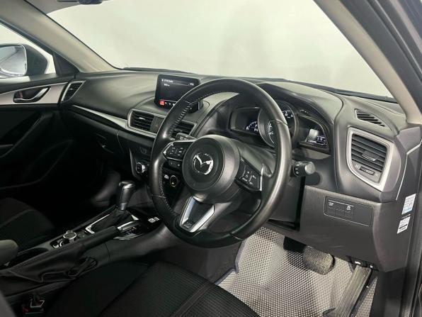 Mazda Axela III Рестайлинг с пробегом 2017 года, цена 1 400 000 рублей, 84949 км, хэтчбек, Автокод Объявления