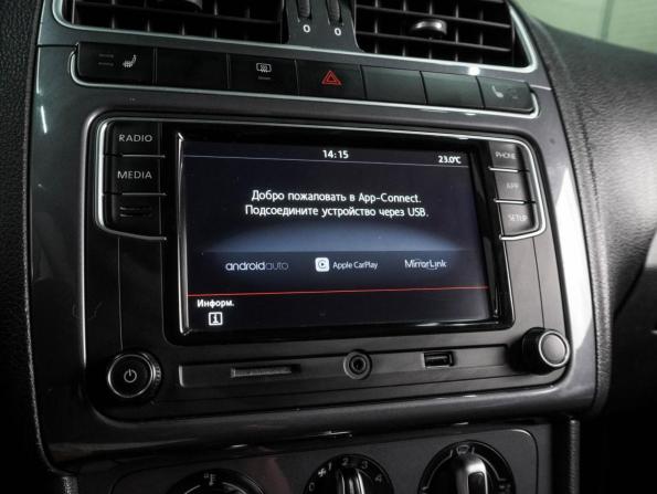 Volkswagen Polo V Рестайлинг с пробегом 2019 года, цена 1 399 000 рублей, 124874 км, седан, Автокод Объявления