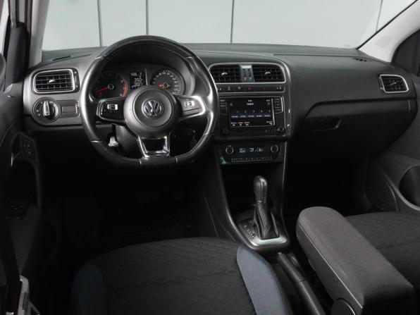 Volkswagen Polo V Рестайлинг с пробегом 2019 года, цена 1 649 000 рублей, 155437 км, седан, Автокод Объявления