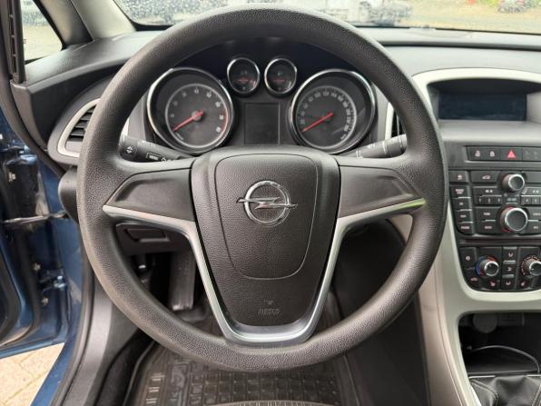 Opel Astra J Рестайлинг с пробегом 2013 года, цена 850 000 рублей, 146405 км, седан, Автокод Объявления