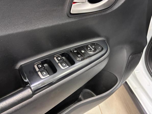 Kia Rio IV с пробегом 2018 года, цена 1 199 000 рублей, 126000 км, хэтчбек, Автокод Объявления