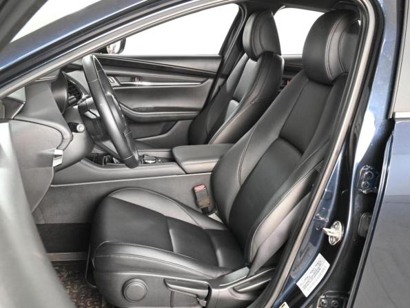 Mazda 3 IV (BP) с пробегом 2019 года, цена 2 755 000 рублей, 27996 км, хэтчбек, Автокод Объявления