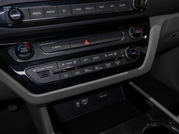 Kia Carnival III с пробегом 2018 года, цена 2 645 000 рублей, 186632 км, минивэн, Автокод Объявления
