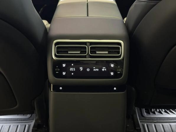 Li Auto (Lixiang) L7 I Рестайлинг с пробегом 2024 года, цена 7 240 000 рублей, 31000 км, внедорожник, Автокод Объявления
