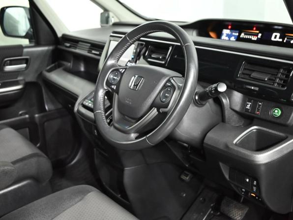 Honda Stepwgn V Рестайлинг с пробегом 2018 года, цена 2 400 000 рублей, 119800 км, минивэн, Автокод Объявления