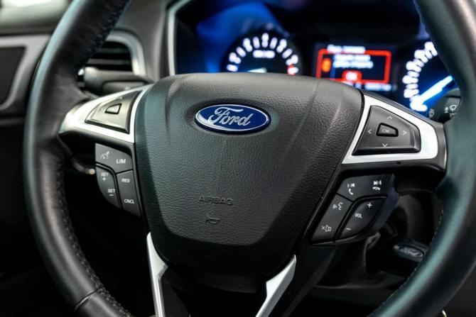 Ford Mondeo V с пробегом 2015 года, цена 1 559 000 рублей, 94000 км, седан, Автокод Объявления