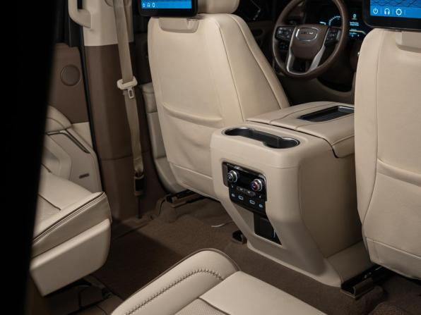 GMC Yukon V с пробегом 2023 года, цена 9 650 000 рублей, 76134 км, внедорожник, Автокод Объявления