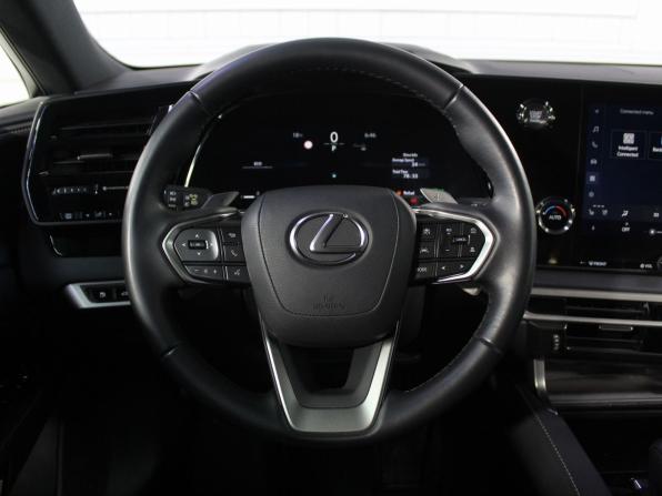 Lexus RX V с пробегом 2025 года, цена 7 850 000 рублей, 6653 км, внедорожник, Автокод Объявления