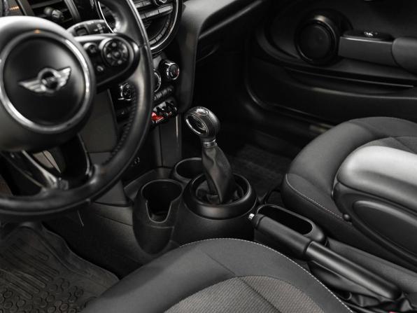 Mini Hatch III (F55/F56) с пробегом 2017 года, цена 1 540 000 рублей, 148677 км, хэтчбек, Автокод Объявления