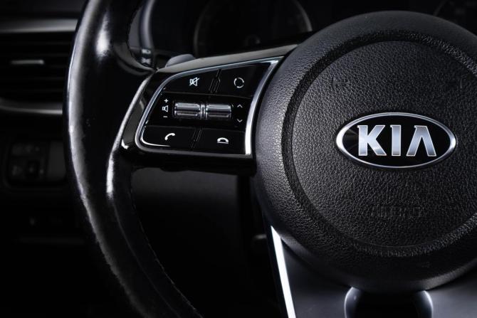 Kia Optima IV Рестайлинг с пробегом 2019 года, цена 1 299 000 рублей, 185000 км, седан, Автокод Объявления
