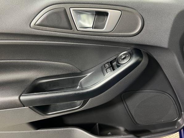 Ford Fiesta Mk6 Рестайлинг с пробегом 2016 года, цена 947 000 рублей, 58128 км, хэтчбек, Автокод Объявления