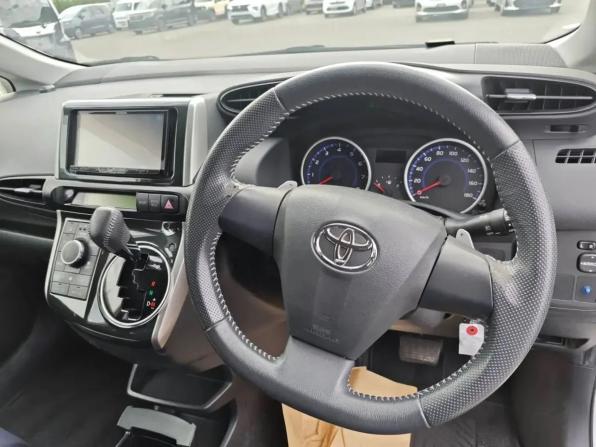Toyota Wish II Рестайлинг с пробегом 2016 года, цена 1 600 000 рублей, 86892 км, минивэн, Автокод Объявления