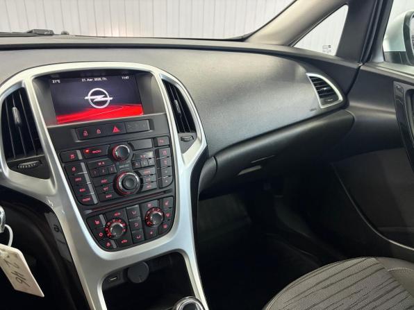 Opel Astra J Рестайлинг с пробегом 2015 года, цена 847 000 рублей, 237524 км, универсал, Автокод Объявления