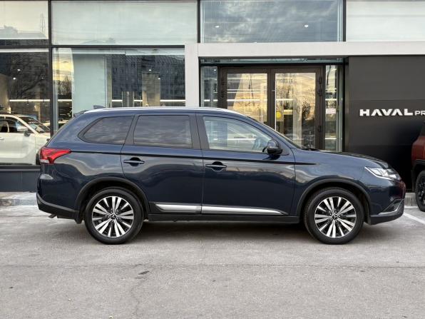 Mitsubishi Outlander III Рестайлинг 3 с пробегом 2021 года, цена 2 959 000 рублей, 52886 км, внедорожник, Автокод Объявления