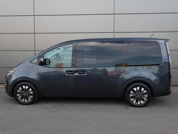 Hyundai Staria I с пробегом 2021 года, цена 4 998 000 рублей, 68893 км, минивэн, Автокод Объявления