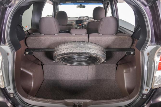 Toyota Spade с пробегом 2015 года, цена 999 000 рублей, 77812 км, компактвэн, Автокод Объявления