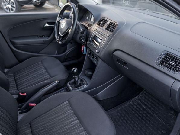 Volkswagen Polo V Рестайлинг с пробегом 2016 года, цена 890 000 рублей, 92805 км, седан, Автокод Объявления