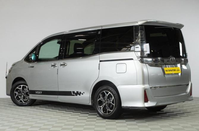Toyota Voxy III (R80) с пробегом 2018 года, цена 2 279 000 рублей, 116000 км, минивэн, Автокод Объявления