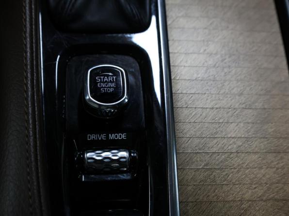 Volvo S90 II Рестайлинг с пробегом 2020 года, цена 2 597 000 рублей, 197650 км, седан, Автокод Объявления