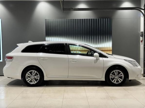 Toyota Avensis III с пробегом 2011 года, цена 1 000 000 рублей, 301000 км, универсал, Автокод Объявления