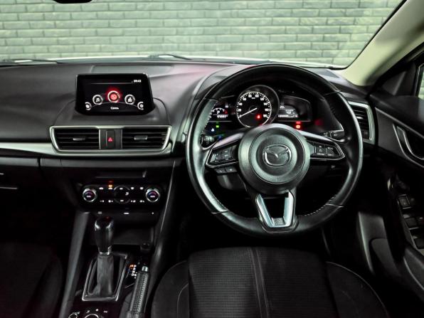 Mazda Axela III Рестайлинг с пробегом 2017 года, цена 1 435 000 рублей, 125682 км, хэтчбек, Автокод Объявления