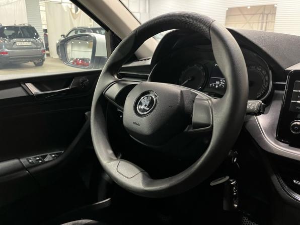 Skoda Rapid II с пробегом 2021 года, цена 1 070 000 рублей, 330116 км, лифтбек, Автокод Объявления
