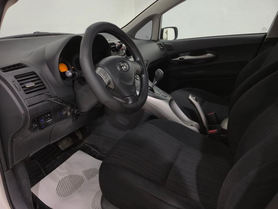 Toyota Auris I Альметьевск  - изображение 12