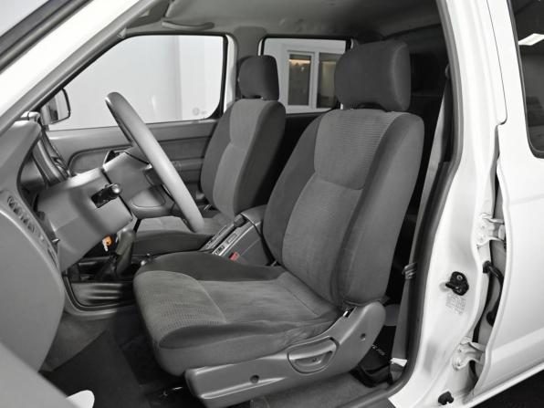 Nissan NP300 с пробегом 2014 года, цена 1 149 000 рублей, 158000 км, offers.body_type.unknown, Автокод Объявления