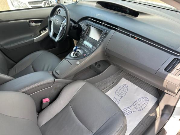 Toyota Prius III (XW30) с пробегом 2010 года, цена 1 030 000 рублей, 135000 км, лифтбек, Автокод Объявления