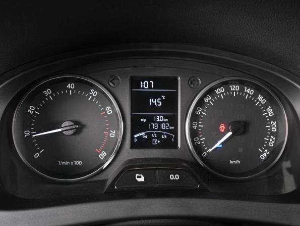 Skoda Rapid I с пробегом 2015 года, цена 850 000 рублей, 179182 км, лифтбек, Автокод Объявления