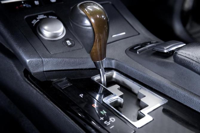 Lexus ES VI с пробегом 2013 года, цена 2 050 000 рублей, 255978 км, седан, Автокод Объявления