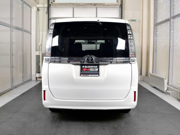 Toyota Voxy III (R80) с пробегом 2016 года, цена 1 579 999 рублей, 395234 км, минивэн, Автокод Объявления