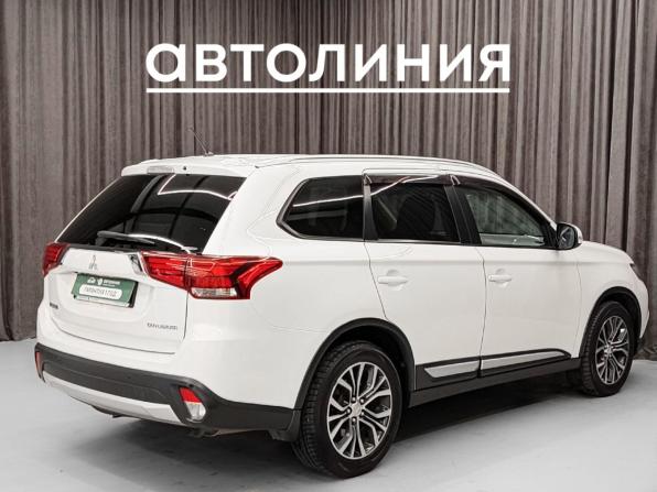 Mitsubishi Outlander III Рестайлинг 2 с пробегом 2015 года, цена 1 950 000 рублей, 200000 км, внедорожник, Автокод Объявления