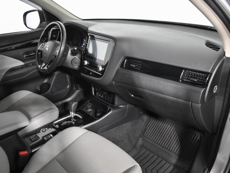 Mitsubishi Outlander III Рестайлинг 3 Санкт-Петербург  - изображение 12