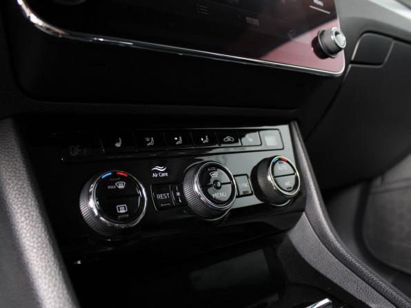 Skoda Superb III с пробегом 2019 года, цена 1 400 000 рублей, 246298 км, лифтбек, Автокод Объявления