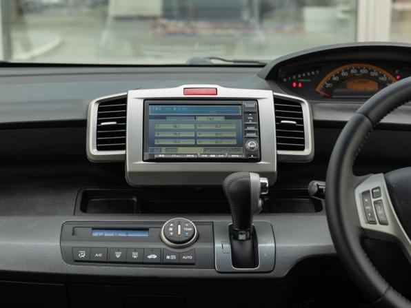 Honda Freed I с пробегом 2010 года, цена 940 000 рублей, 220879 км, компактвэн, Автокод Объявления