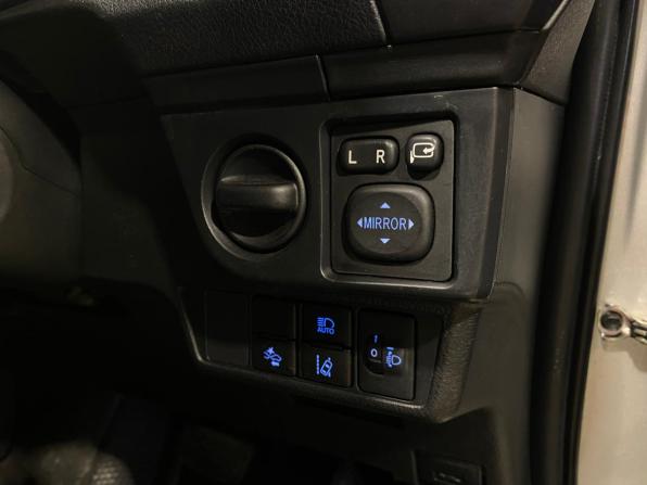 Toyota Corolla XI (E160 E170) Рестайлинг 2 с пробегом 2018 года, цена 1 500 000 рублей, 83342 км, универсал, Автокод Объявления