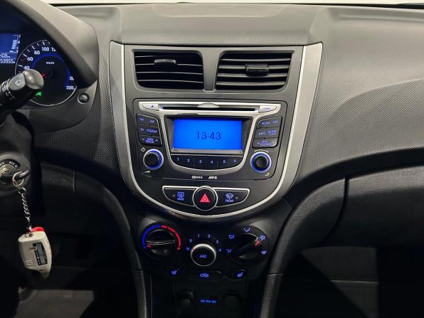 Hyundai Solaris I с пробегом 2012 года, цена 639 000 рублей, 153953 км, седан, Автокод Объявления