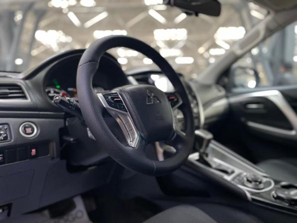 Mitsubishi Pajero Sport III с пробегом 2018 года, цена 2 450 000 рублей, 129529 км, внедорожник, Автокод Объявления
