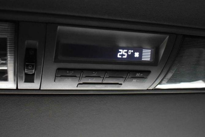 Volkswagen Multivan T5 Рестайлинг с пробегом 2012 года, цена 2 325 000 рублей, 179020 км, минивэн, Автокод Объявления