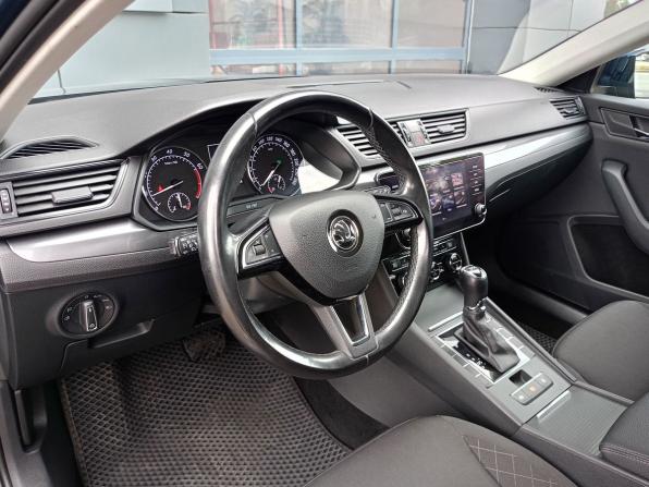 Skoda Superb III Рестайлинг с пробегом 2019 года, цена 1 779 000 рублей, 200817 км, лифтбек, Автокод Объявления